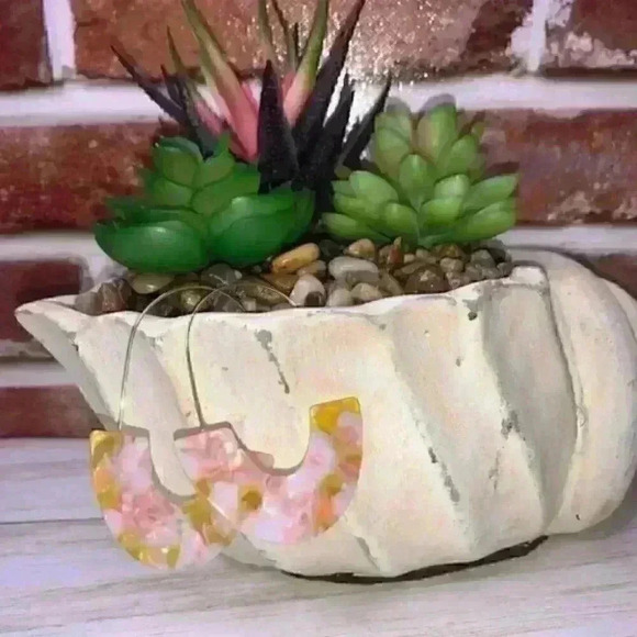 2/20 Wire hoop pull  acrylic yellow pink earrings - Picture 1 of 5